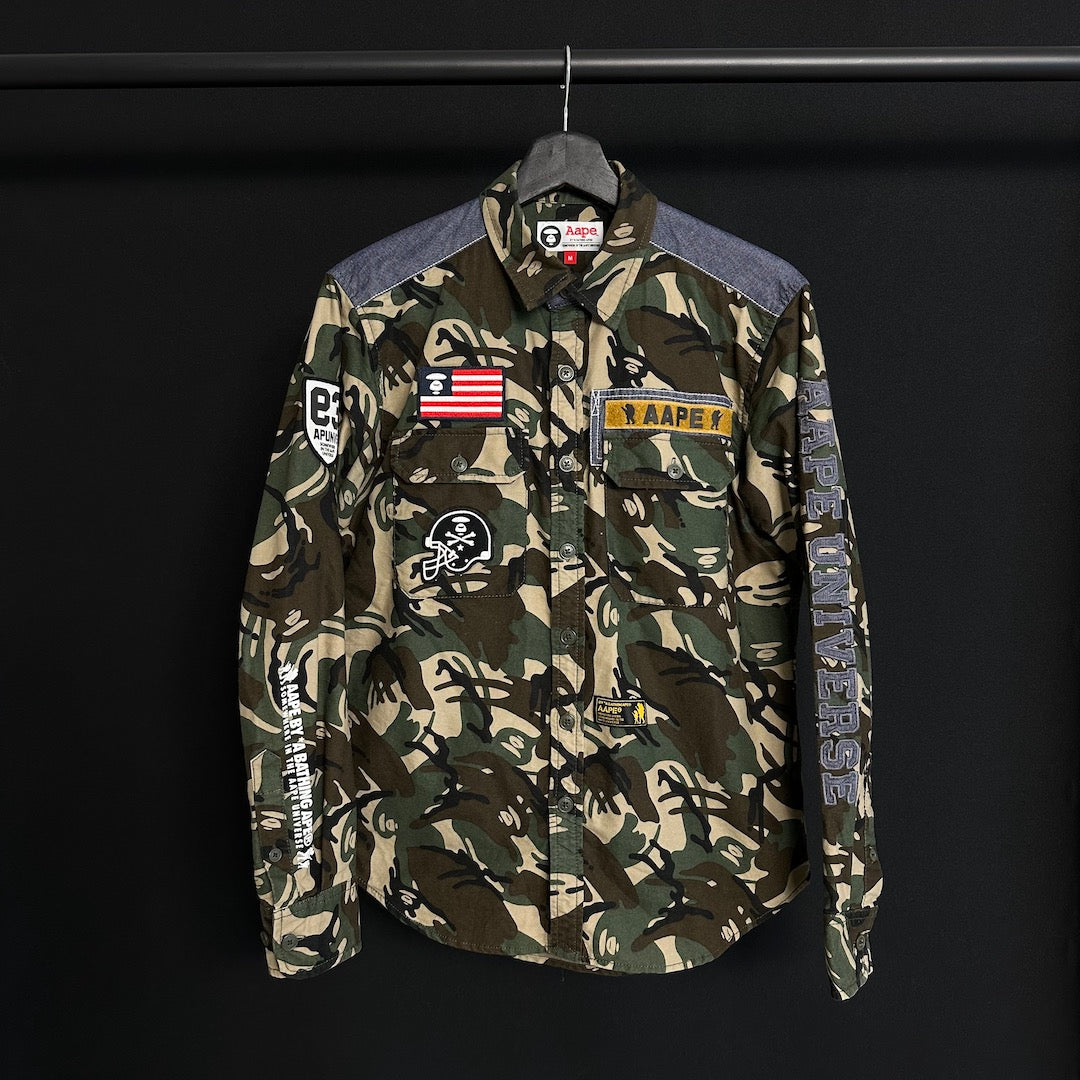 【AAPE BY A BATHING APE】エーエイプバイアベイシングエイプ/カモフラージュワッペンシャツ/カモフラ柄/M/メンズ（ストリート古着）